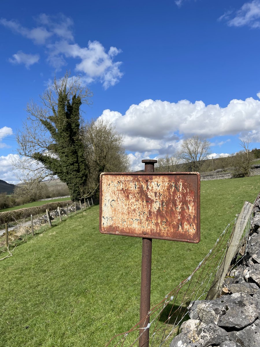 I could have hugged this sign😍 What do you reckon, 1940’s? 
#FerrousFriday #Signs #YorkshireDales