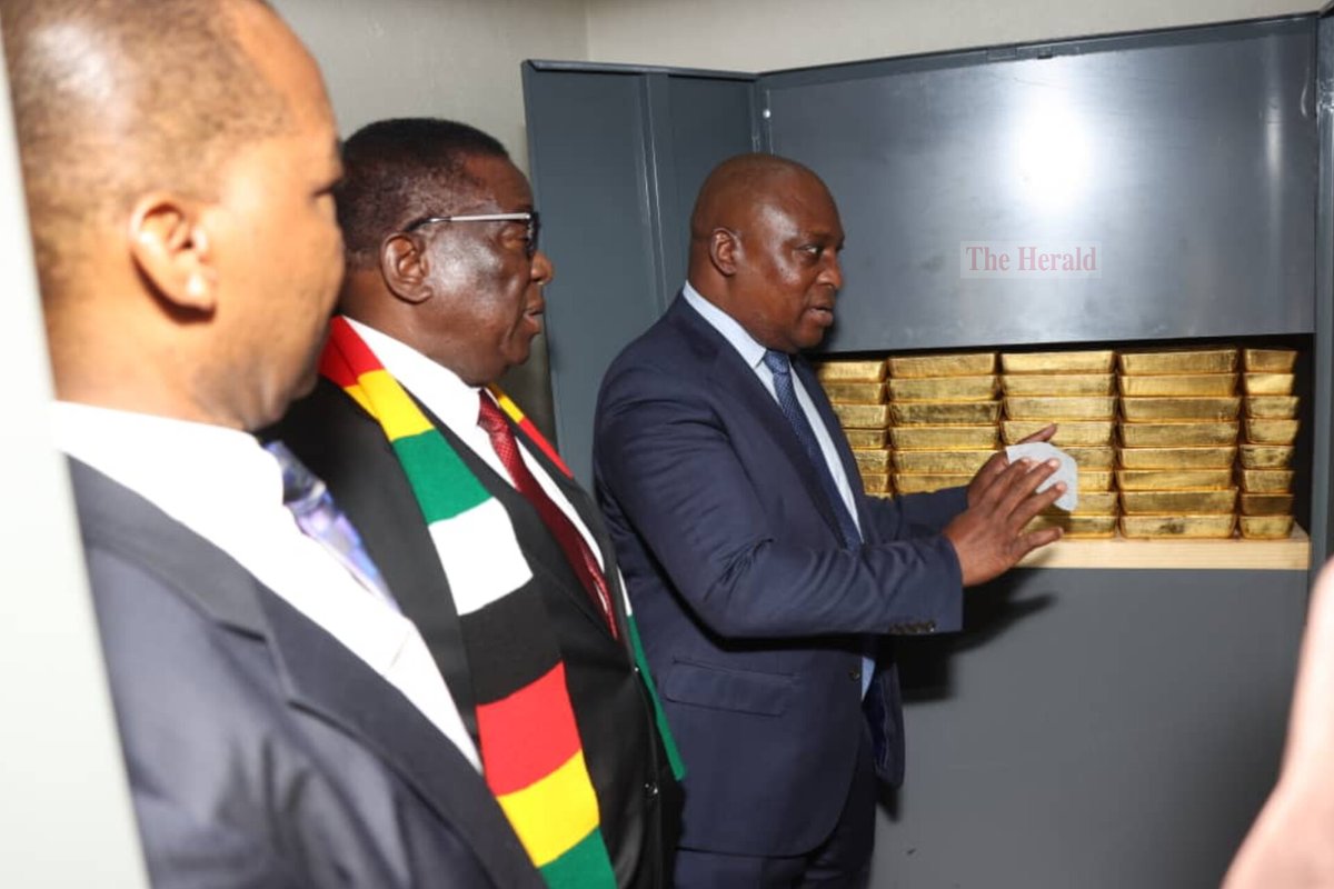 Good start for accountability purposes @JohnMushayavanhu  New Reserve Bank Governor. 
Let the truth being said, honestly 2.5 tonnes of gold for the whole country? and  USD100million in foreign exchange cash. (Haa tiri kunyeperwa)
According to these figures, Zimbabwe is broke.…