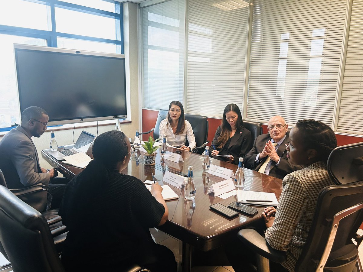 Hon. Paula Ingabire met with H.E. Jaspal Singh, Singapore's Non-Resident High Commissioner to Rwanda and his delegation. They discussed the upcoming Inclusive Fintech forum in August 2024 & the existing Digital Cooperation Framework Agreement between Singapore and Rwanda.