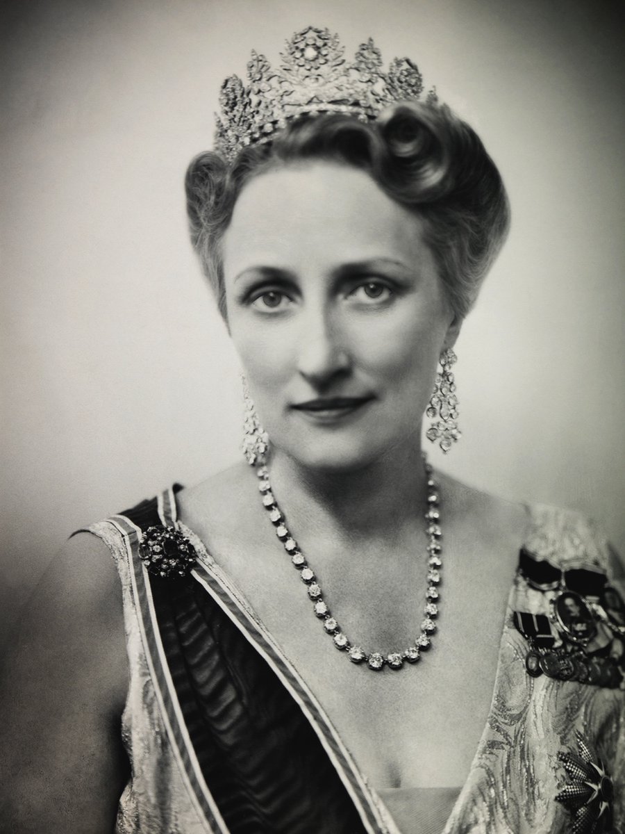 Today is the 70th anniversary of the death of Crown Princess Märtha of Norway (born Princess of Sweden). She was 53. Her husband Crown Prince Olav became King of Norway three years after her death. 🇳🇴 royalcourt.no/artikkel.html?…