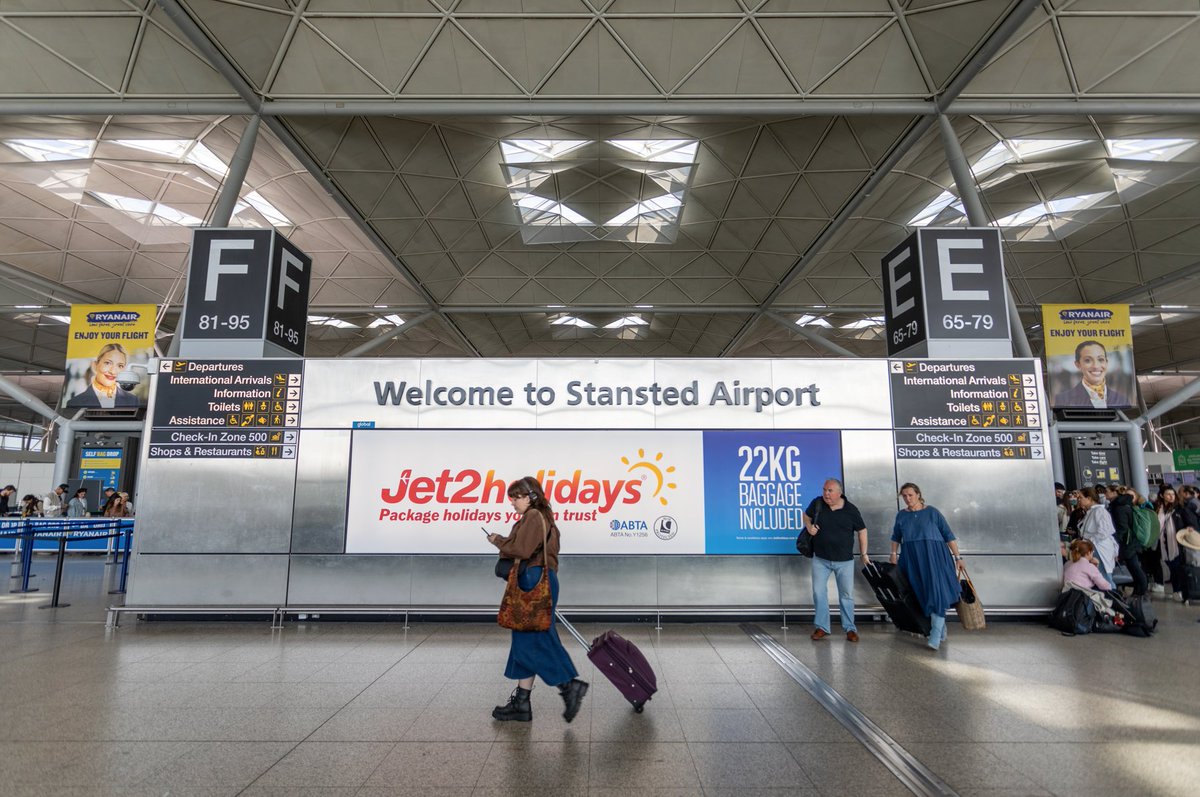 The weekend has almost landed! ✈️😎 If you're jetting off on #holiday, we'd love to know where you're going? ⬇️ Don't forget to prepare for your journey through London Stansted Airport 💪 Click here! 👉 bit.ly/3nXVIed