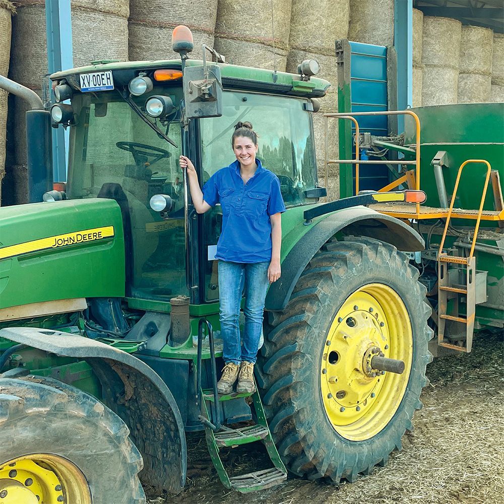 🚜 Farmer in Focus: Diana Wheaton “I had always been interested in becoming a nurse or a midwife. However, while in Year 12, I discovered a passion for farming and decided I wanted to give it a go while taking a gap year.' Read more: buff.ly/3J7bpdw