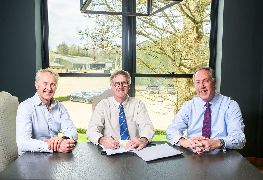 🌾 Exciting news! We're thrilled to announce our new partnership with Crop Marketing Groups Ltd (CMG) from the upcoming harvest season (crop 2024). Read more in our latest blog article cefetra.co.uk/new-marketing-… #CefetraGrain #CropMarketing #Agriculture