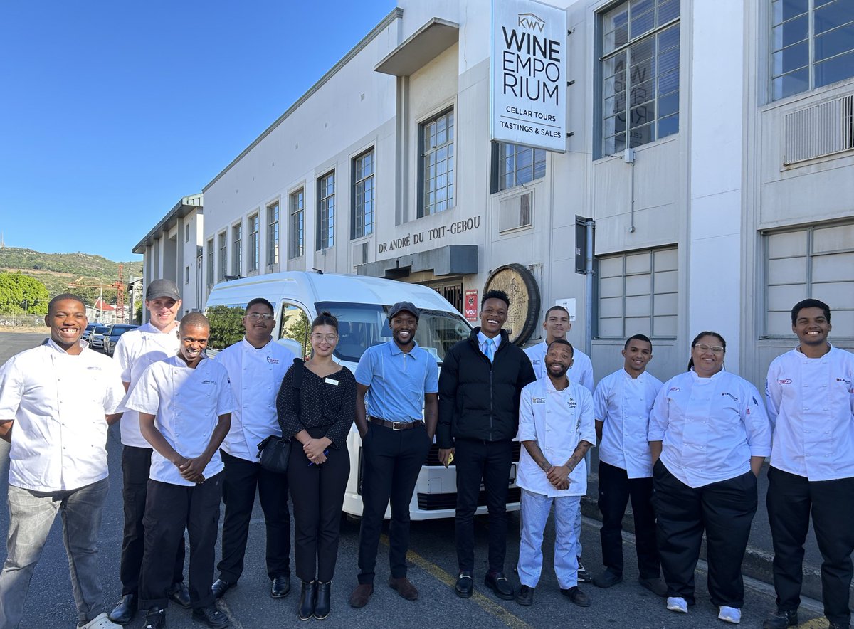 showcookcom's tweet photo. The #ReachingForStars2024 students are on their way with @MLTcarhiretour to the scenic #winelands of Paarl, the @KWVEmporium and KWV House of Fire. The stage is set for a day of discovery! #capegrace #InspiringSuccess #KWV https://t.co/w82l4ztTWy