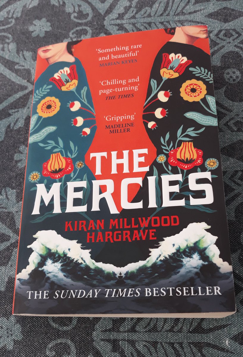 It's #FridayReads time! Gillian is immersed in THE MERCIES by @Kiran_MH, a dramatic novel based on chilling events in the remote community of Vardo, Norway in 1617. This dark story, highlighting the strength and courage of women, is a gripping read! uk.bookshop.org/a/565/97815290…