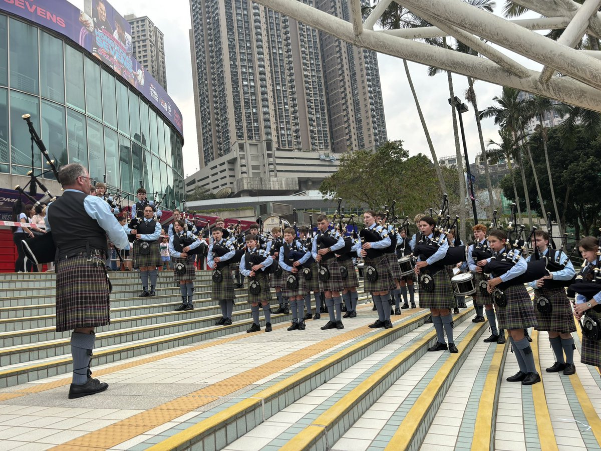 Lisa Kerr (@thelisakerr) on Twitter photo Playing now to welcome everyone to the #HongKongSevens - it’s the <a href="/gordonstoun/">Gordonstoun</a> pipe band Playing now to welcome everyone to the #HongKongSevens - it’s the <a href="/gordonstoun/">Gordonstoun</a> pipe band