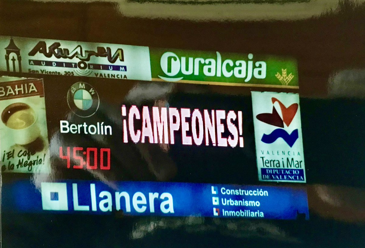 atun13's tweet photo. Leyendas ⚪️⚫️🦇 @valenciacf @Academia_VCF  #generacion2003🦇 @RuboIranzo4 https://t.co/iRIYNGl1vP