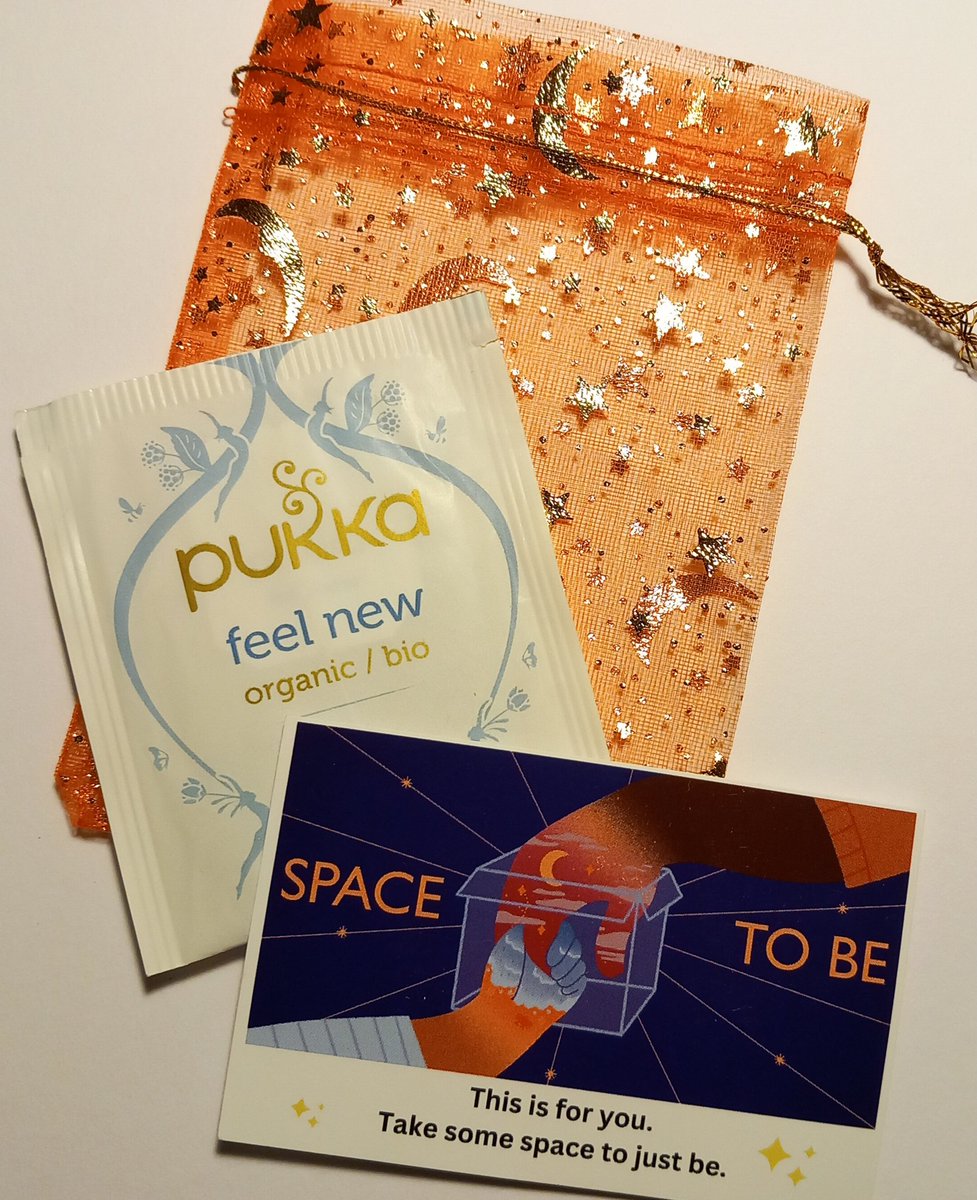 IpsHospPlay's tweet photo. The play team were recently invited to @EACH_hospices The Nook. Alongside other hospital & hospice play teams we took part in 'A Space to Be', a series of immersive & sensory experiences from @oilycart aimed at patients and families. ππ #sensory #spacetobe
@ESNEFT https://t.co/yTnBOyXfGf