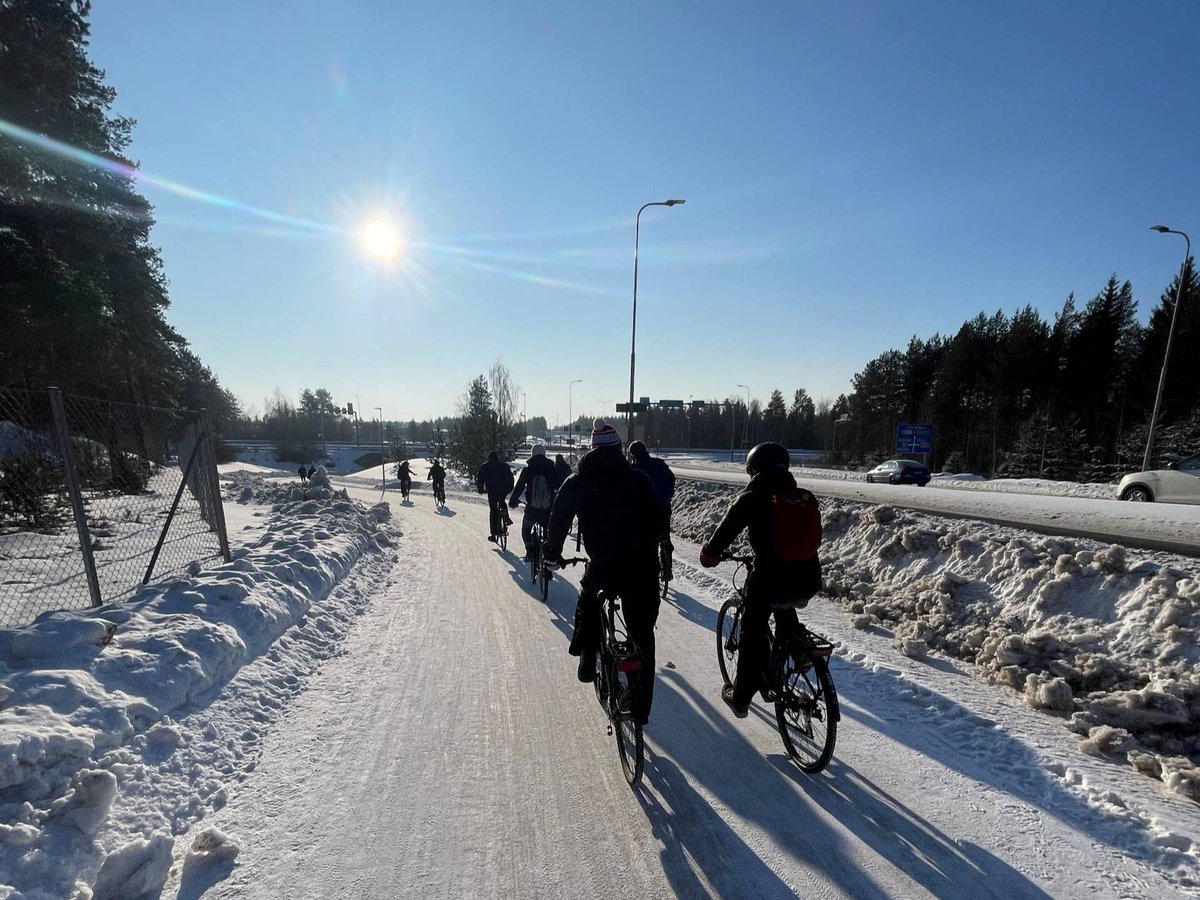 Pyöräiletkö talvella? Osallistu talvipyöräilytottumuksia ja talvipyöräilyn potentiaalia selvittävään kyselyyn lrlymy8ih2u.typeform.com/to/fEEahVho #Oulu #AsteenVerranParempi #pyöräily #talvipyöräily