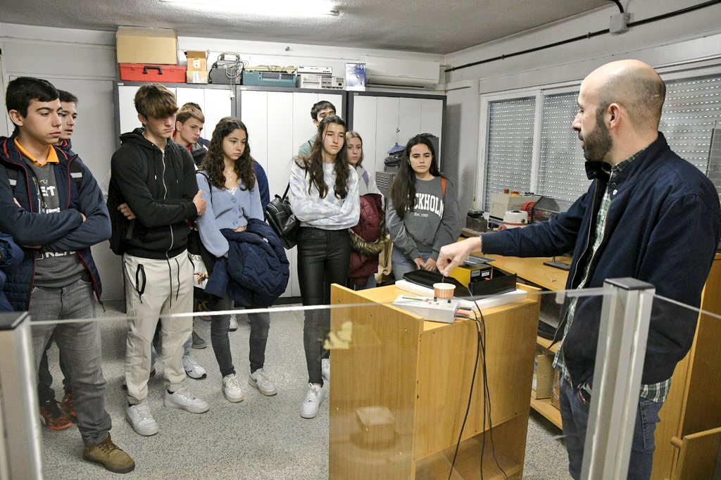 #4ESOEmpresa
En el taller comportamiento de estructuras flexibles, el profesor Marcos Chimeno explica por qué el estudio de la dinámica estructural es clave en el diseño y la certificación de los sistemas aeroespaciales.
#ETSIAE #somosUPM #fomentandovocaciones