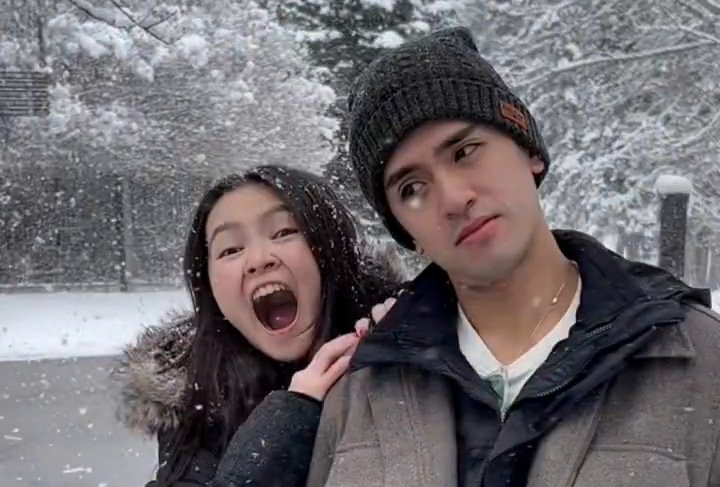 theweekislong's tweet photo. oa bestie with nonchalant bestie 🌨️

#BarDa https://t.co/wNXa6CrNdJ