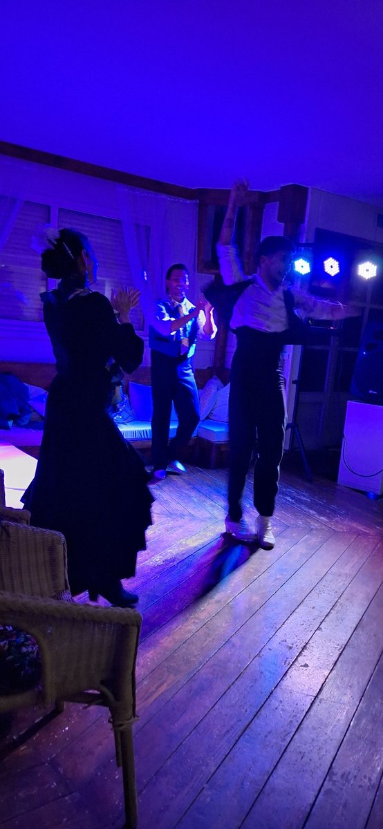 SpanishTHSchool's tweet photo. Port Vell and Flamenco last night. Well done to all our students who got up and danced at the end! 💃 https://t.co/muUo0pmdNL
