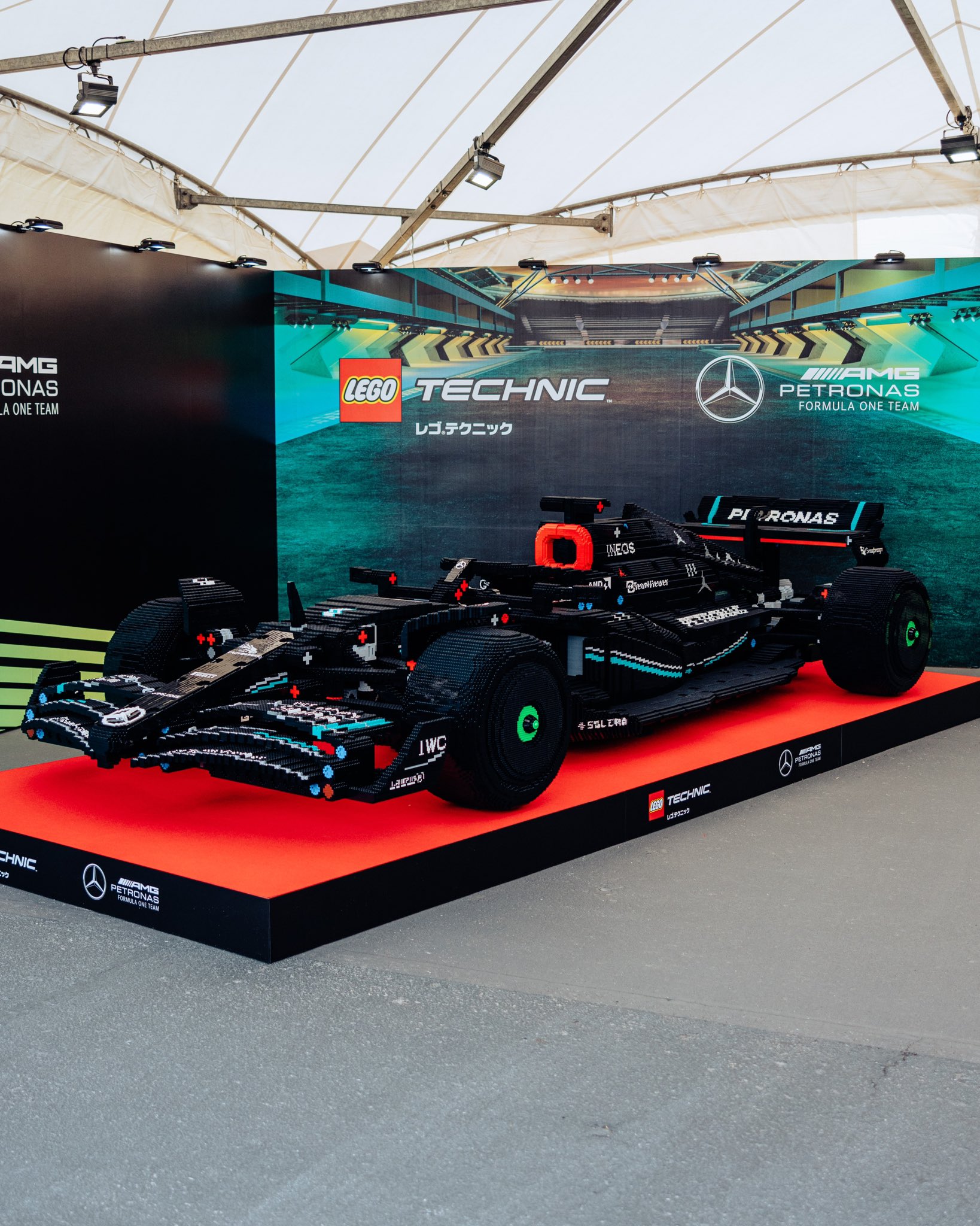 Mercedes AMG PETRONAS F1 Team on X Introducing the life sized LEGO W14 hand built with over 190 000 LEGO bricks https t BEj9qsPT5o X