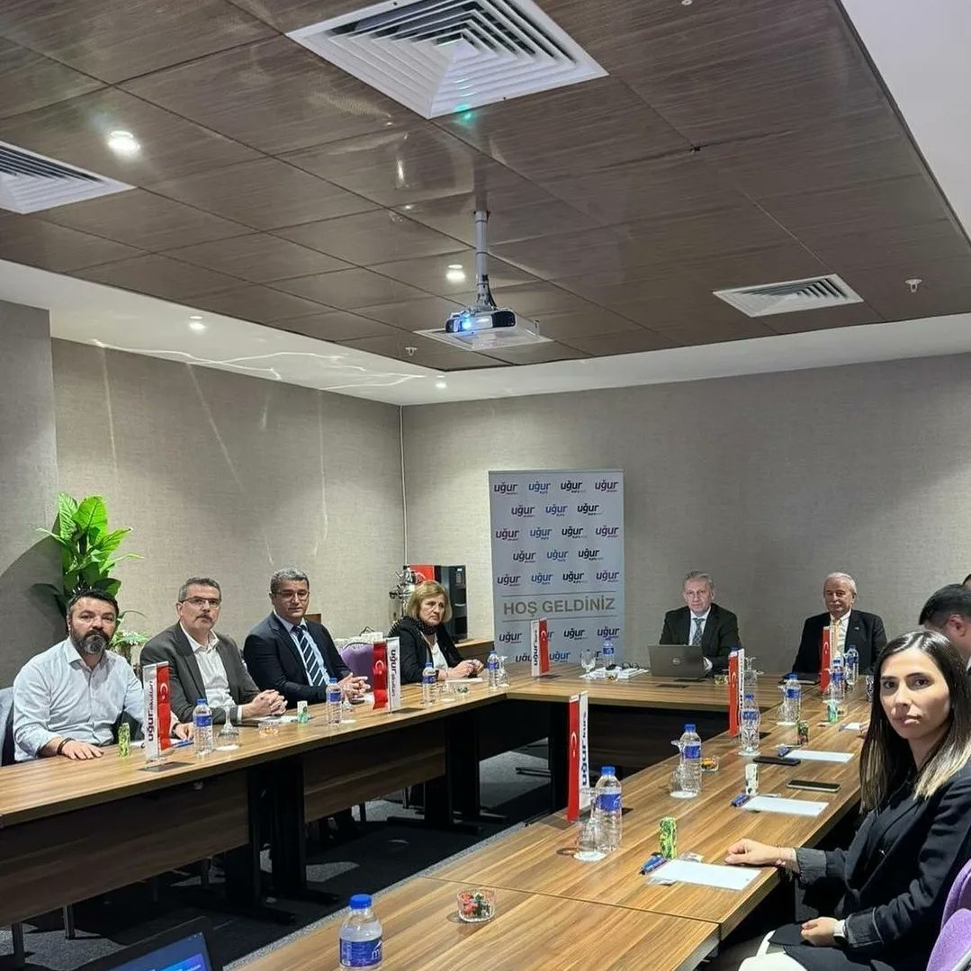 sakaryaugurokul's tweet photo. Uğur Okulları &amp; Uğur Kurs Doğu Marmara Kurucularımız ile bir araya gelerek 2024-2025 Eğitim-Öğretim Dönemi Stratejilerimizi paylaştık. Genel müdürümüze ve tüm kurucularımıza teşekkür ederiz. https://t.co/QIhoXsd8zc