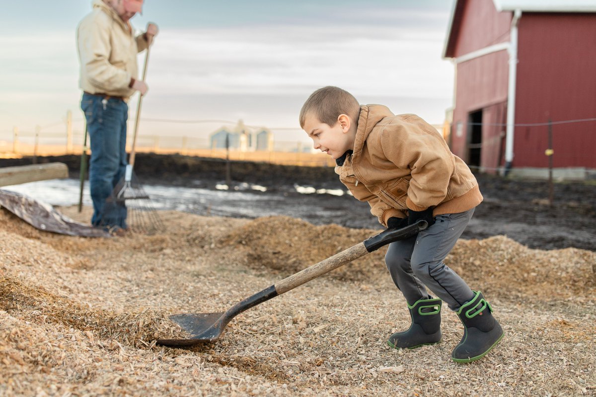 The best memories are made on the farm. #FarmSceneFriday 📸: April Lamb from Milford