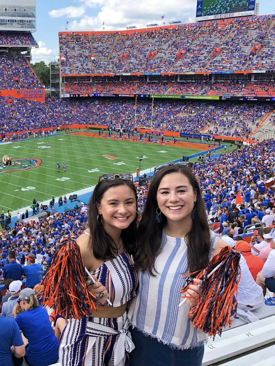 Meet the Waples family, a group of Gator physicians who have followed each other through childhood and now medical school at @UF: go.ufl.edu/mi0iip5. Wishing a happy #SiblingsDay to the Waples sisters and all our College of Medicine families!