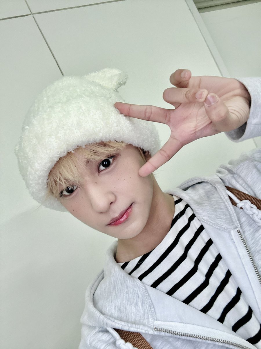 HORI7ON_twt's tweet photo. [🐰] thank you SM Cabanatuan! 

Very happy to perform and meet our ANCHORS at kuya Reyster’s hometown!! This is also kuya Winston’s first fansign with us!!! GOODJOB KUYAS 🫶🤍⚓️

#HORI7ON #호라이즌 #MARCUS #마커스 https://t.co/WX979aXe0C