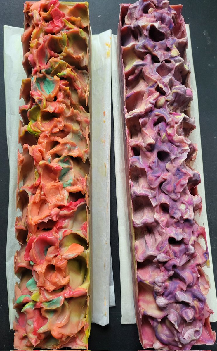 meso_que's tweet photo. Here are the 2 goat milk soaps that I made yesterday. I haven't steamed the tops yet. I personally like to steam after the cut because it gives the whole bar a polished look. 

Cucumber Melon
Raspberry Lemonade 

It's giving SUMMERTIME

#thefirstladysoapco #goatmilksoap https://t.co/QN1d7FH0nD