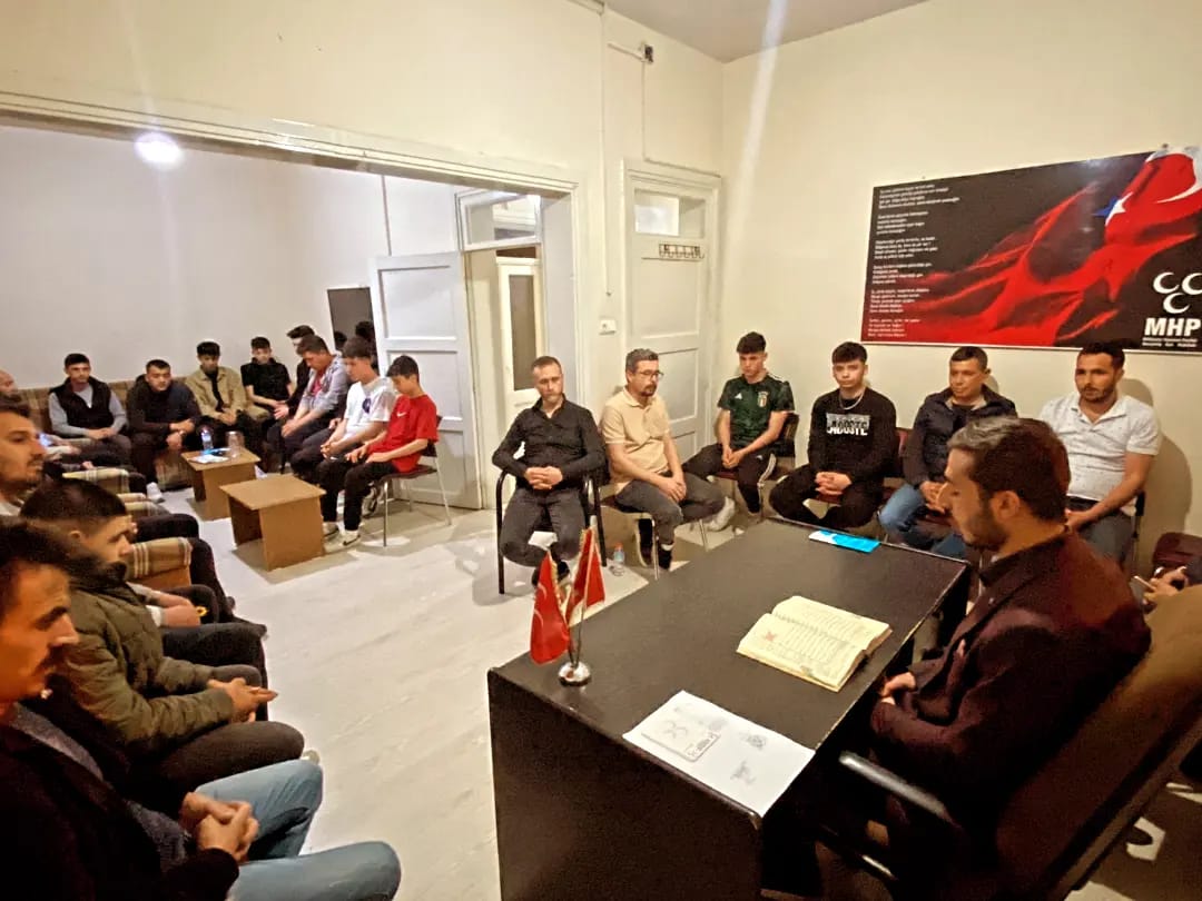 Sarayköy Ülkü Ocakları olarak Başta, Aziz şehitlerimiz ve Başbuğ'umuz Alparslan Türkeş ve Dava arkadaşlarının aziz ruhları için Kuran-ı Kerim tilaveti gerçekleştirdik. Allah ettiğimiz duaları kabul etsin inşallah.