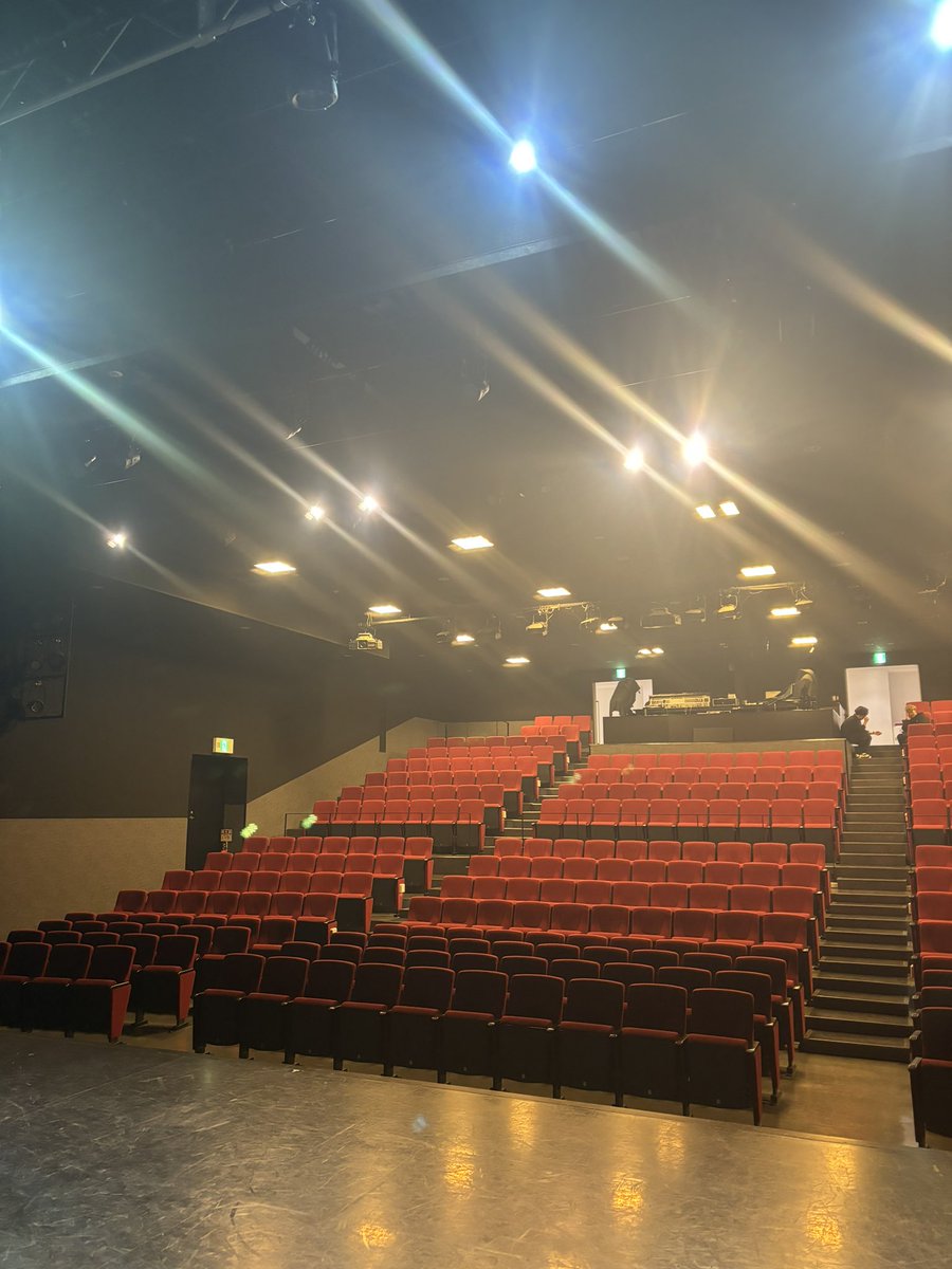 ミナデイン
第二回は理事長として楽しませていただきました！
やいやい言うてただけやけど！笑

皆様ありがとうございました😊