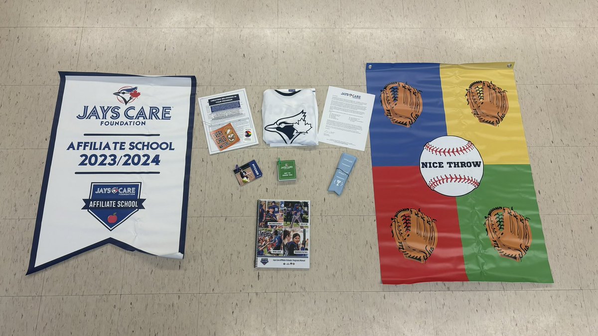 We are so excited our @JaysCare kit has arrived @BlueJays Our Girls at Back Team will be starting up shortly for our Gr 3 and 4 girls! ⚾️ @MlleMouland @MsLalor1 @KazSousa @ibrahim_remonda @sologeorg @etiennemerci