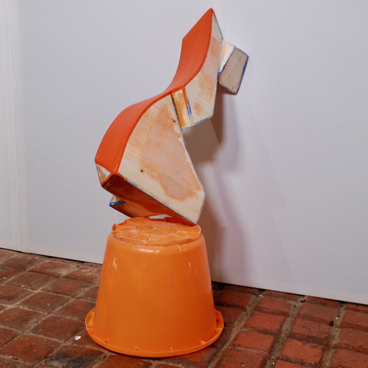 Johnnyplow's tweet photo. Precarity in the #jpstudiotoday https://t.co/WvAa3dIeBa
#sculpture #awkwardsculpture #sculpturestudio #studiosculpture https://t.co/CnujhzaVK8
