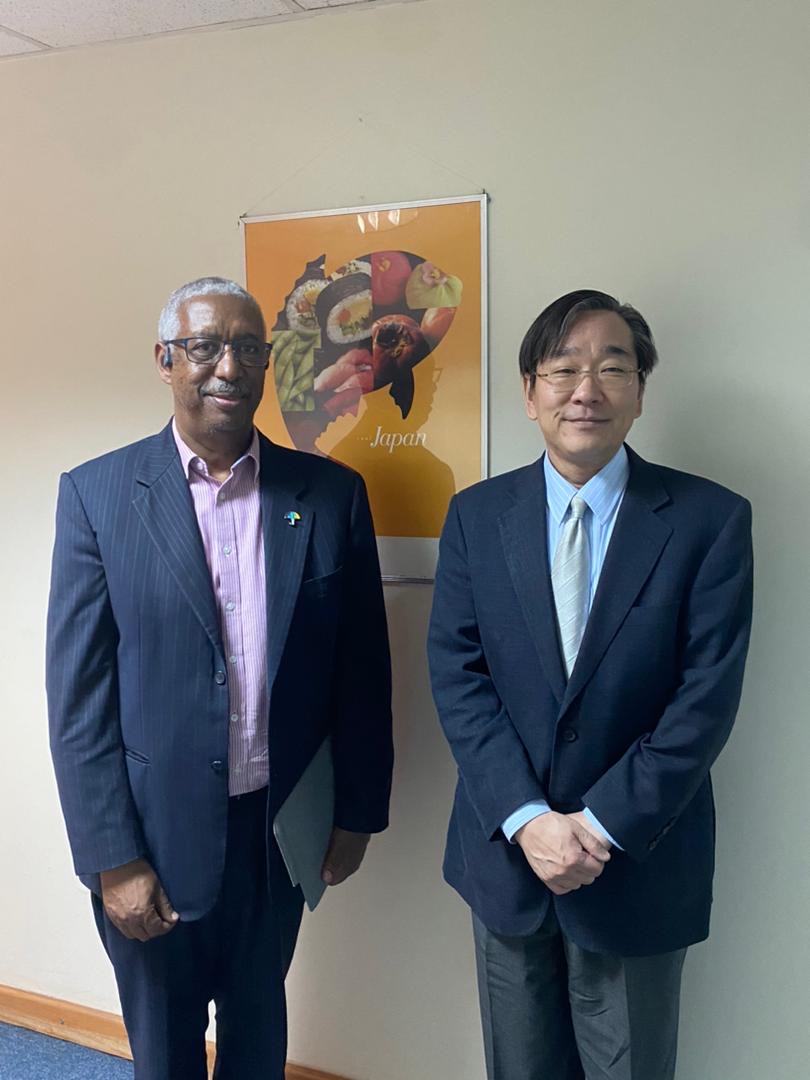 On 5 April, Amb. Sasayama received a courtesy visit from Dr. Yonas, WHO Uganda Rep. They exchanged views on health matters and their experiences in other countries. Dr. Yonas expressed his gratitude for Japan's global cooperation with WHO and his hope for a deeper partnership🤝