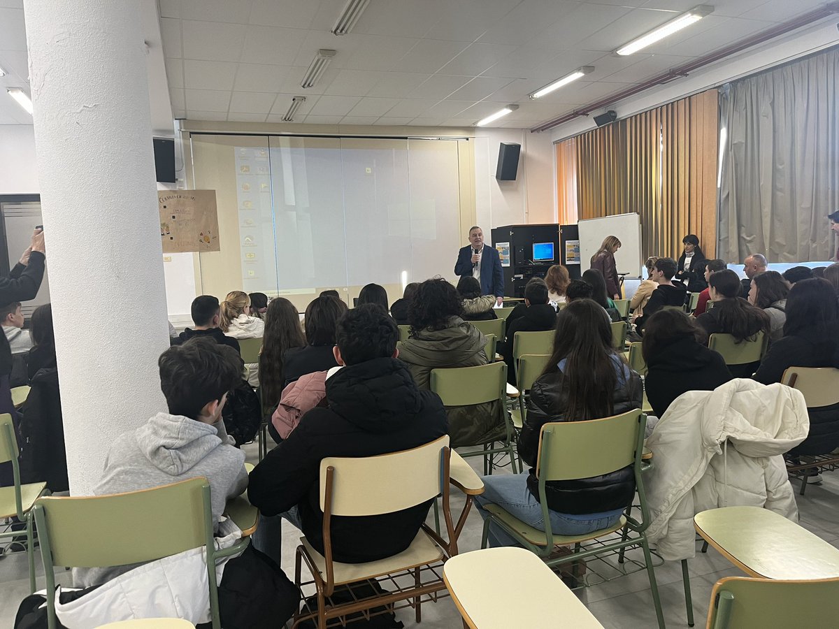 El jueves 4 de abril tuvimos el @iesdiegomarinaguilera la gran oportunidad de participar en el III ENCUENTRO PROVINCIAL DE ALUMNADO AAMM DE SECUNDARIA. “Habilidades para la mediación y los diálogos  restaurativos”, realizado en el @iespintorluissaez_ . Toda una experiencia!!!