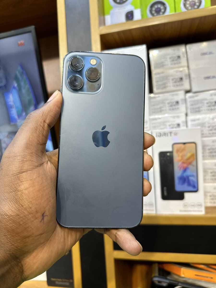 Fixitug's tweet photo. Deal of the day iphone 12 pro max 
512 gb 1.7m 
Battery 80% 
#ShopFixit
#Fixituganda https://t.co/nY1jGgn5YP