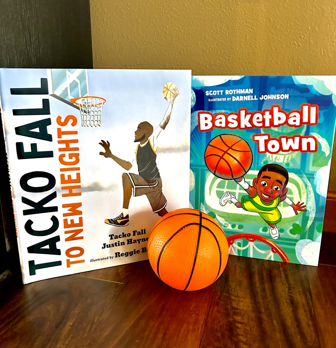 Both of these #BasketballBooksforKids focused on hard work & practicing your skills. BASKETBALL TOWN by Scott Rothman & Darnell Johnson and TACKO FALL: To New Heights by @tackofall99 Justin Haynes & @reggiebrownart @Candlewick sincerelystacie.com/2024/04/basket… #booksforkids #childrensbooks