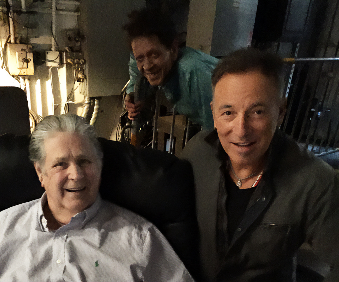 BrianWilsonLive's tweet photo. @springsteen would often visit Brian when he played at the Count Basie Center for the Arts in Red Bank, NJ. Here’s Brian, Bruce and Blondie Chaplin backstage in 2015. https://t.co/0nxoUFBeZU