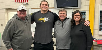 A servant's heart in a giant's body. That's new #UGA OL commit @MasonShort_ according to Evans HC @barrettdavis4: 'There’s no too big or too small for him. He’ll sweep the locker room when you ask him to do it, and he’ll hammer somebody on Friday night if you need him to.'