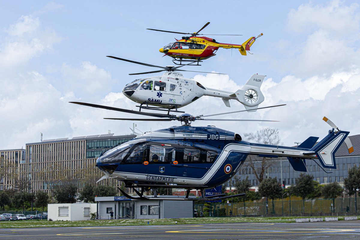 Le SAMU 94 @GHUMondor et l’HéliSMURIDF ont participé hier à 1 exercice réunissant les moyens héliportés du @samufrance_,de la @Gendarmerie et de la @SecCivileFrance. Sous commandement unique,les opérateurs ont pu valider les capacités de transmissions sécurisées interservices🚁👏