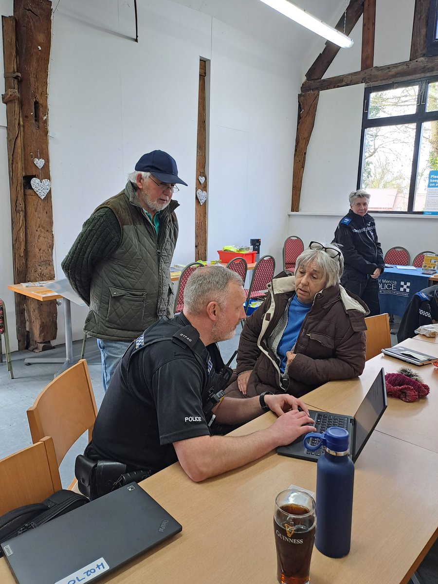 BridgnorthCops's tweet image. Come along and have a chat with us at the Plough Claverley situated in the barn . Officers are on hand to offer advice with crime prevention and sign you up to neighbourhood matters,  Westmercias messaging service . Look forward to seeing you @WMPRuralMatters
