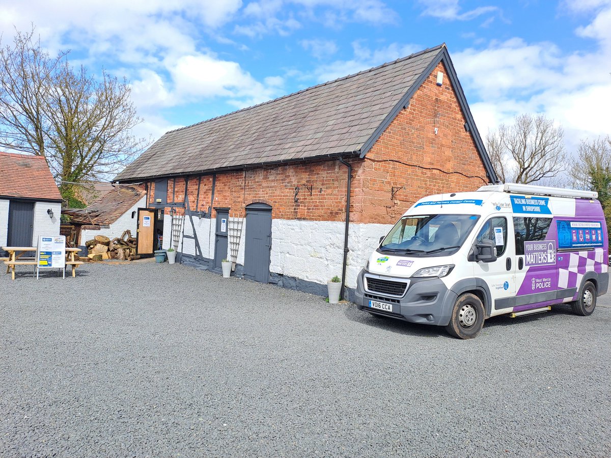 BridgnorthCops's tweet image. Come along and have a chat with us at the Plough Claverley situated in the barn . Officers are on hand to offer advice with crime prevention and sign you up to neighbourhood matters,  Westmercias messaging service . Look forward to seeing you @WMPRuralMatters
