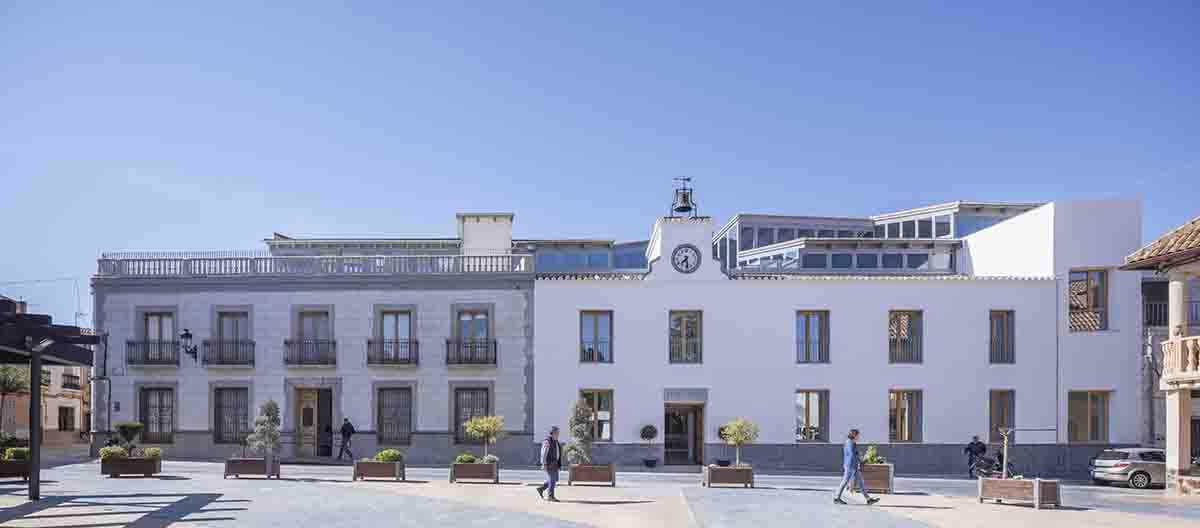 CSCAE's tweet photo. El Ayuntamiento de Miguel Esteban obra de Corroto Arquitectura, Premio AMAD a la 'Rehabilitación'  @COACM 

Fotografías proyecto: Imagen Subliminal #PremiosAmad 

Más información: 
https://t.co/PeUGBQrohz https://t.co/5Z6v0Uh3HO