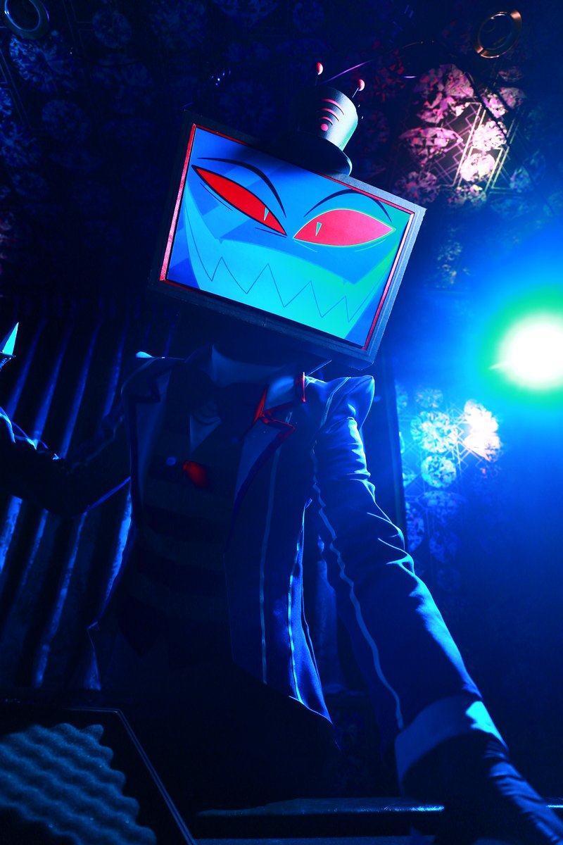 frari_brari's tweet photo. 【Cosplay】
 Hazbin Hotel / Vox
ヴォックス・テックにおまかせを
photo @padawan_c
studio @studio_aria1121 https://t.co/GmFwwN0xPC