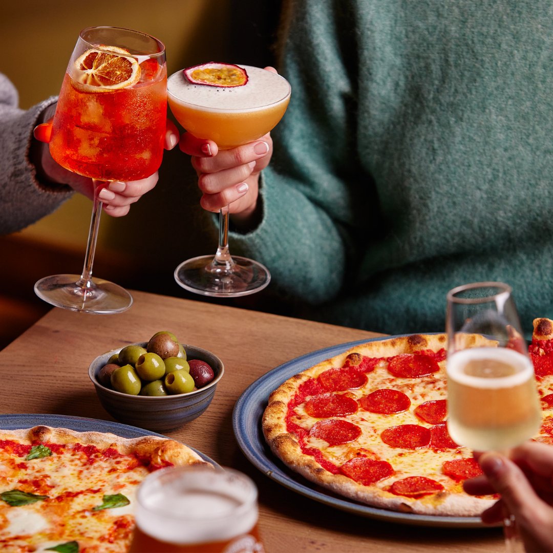 Cheers to the weekend 🥂 Indulge in the ultimate treat-yourself experience with mouth-watering pizza, delicious pasta, and refreshing cocktails! 🍕 Book your table now - link in bio.