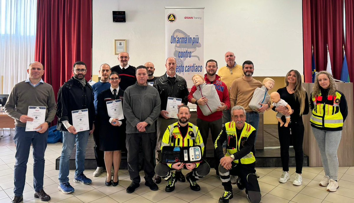 _CoESPU_'s tweet photo. #Grazie 2 🇮🇹Association of Medical Rescuers of #Schio (#Vicenza). You #MakeTheDifference in life-saving procedures: this time #PBLSD, Pediatric Basic Life Support & Defibrillation. Overall, 151 personnel are PBLSD-certified within the intl. #StabilityPolicingHub
#StrongerTogether https://t.co/WzhUeRgRQZ