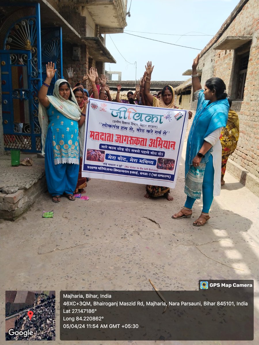 Jeevika Didi in Majharia Panchayat, Bagaha-1 in West Champaran , harnessing the art of henna to promote voting awareness! Alongside,  rallying to empower every voter.  #VotingAwareness
#SVEEP
#LokSabhaElections2024
#Empowertheballot