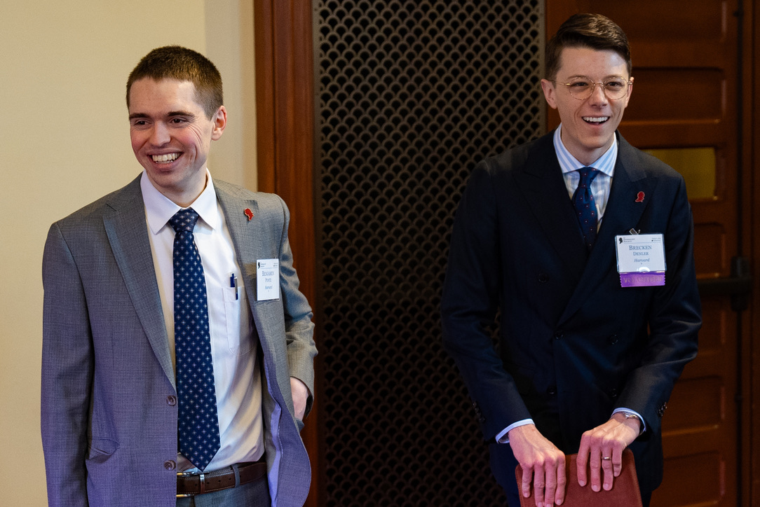 An honor and pleasure to serve for the last year as president of @HarvardFedSoc, and a joy to pass the torch today to my friend Brecken Denler, who has done excellent work coordinating a first-rate speakers program all year.