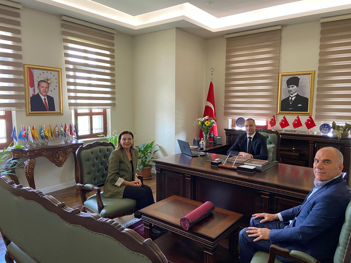 Türkiye Satranç Federasyonu Başkanı Gülkız TULAY ve Mersin İl Temsilcisi Ömer Faruk ERCAN, Tarsus Kaymakamı Mehmet Ali AKYÜZ'ü ziyaret ederek yeni görevinde başarılar dilediler.