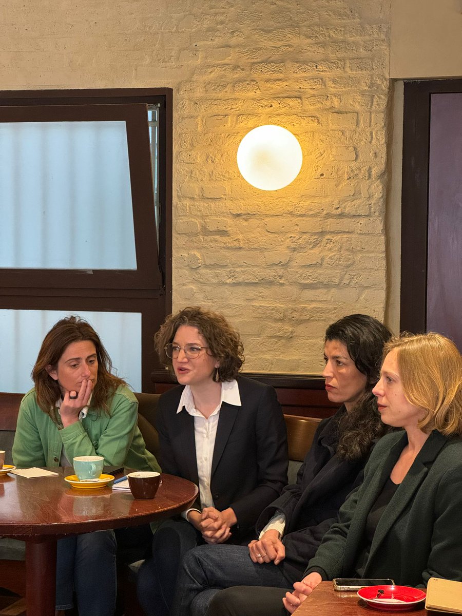 Nouveau rebondissement dans l'affaire #Nestlé : <a href="/lemondefr/">Le Monde</a> révèle l'existence d'une note confidentielle en possession du ministère de la Santé mettant en doute la qualité sanitaire des eaux minérales du groupe. Face à ce scandale, nous, écologistes, décidons d'agir ⤵️