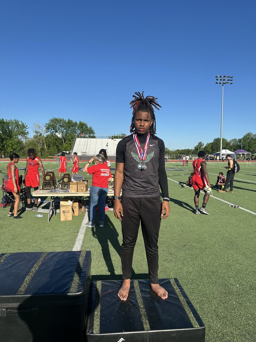 JV Boys 200 runner up 🥈 Jordan Woodard