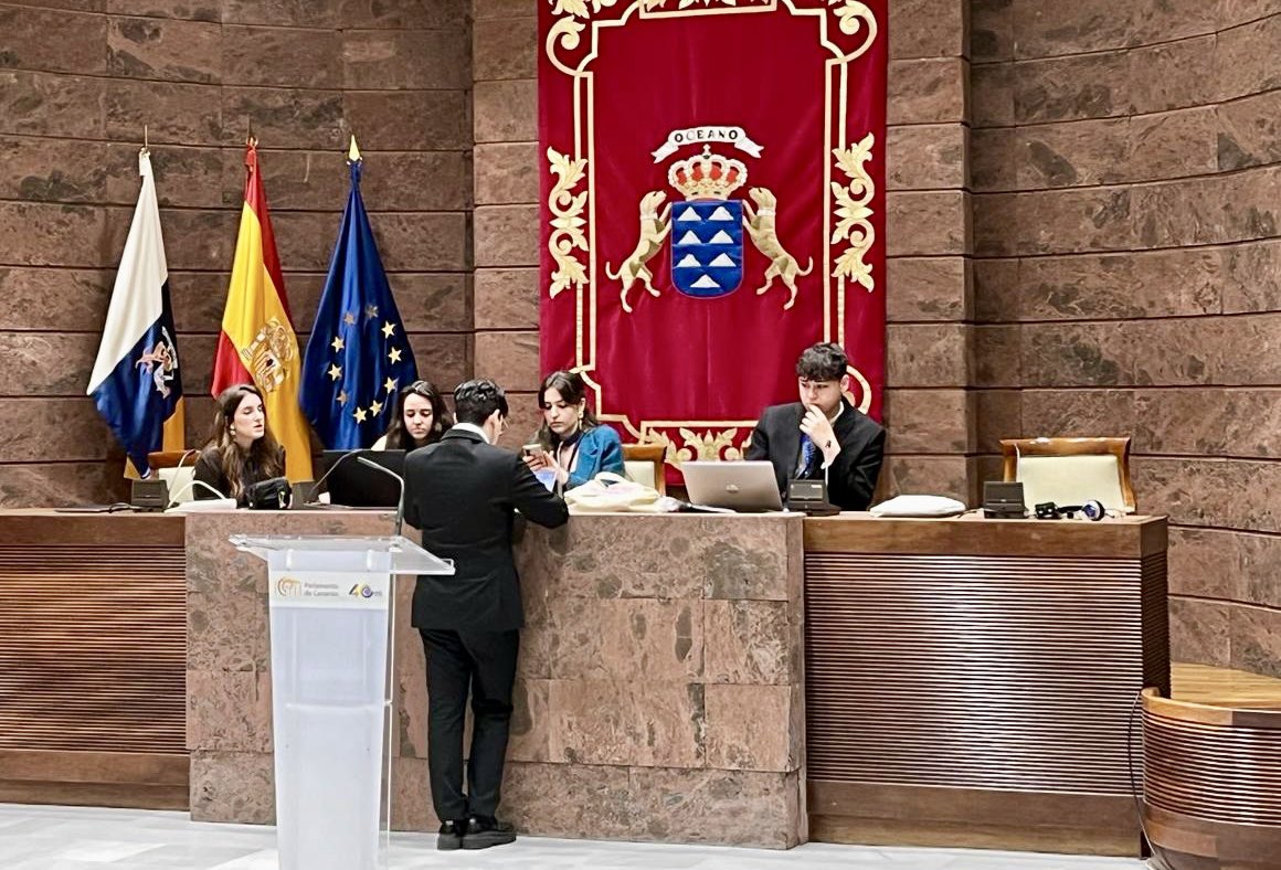 Parlamento Canarias tweet media