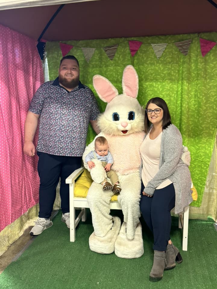 marathonmrp's tweet photo. The Marathon Family gathered for a festive dinner &amp; got to meet the Easter Bunny! The young studs, William Fachko, Gianna and Luca Cislo were elated. We hope everyone had a Happy Easter Sunday!
#Easter #MRPSupports #MarathonRoofing https://t.co/HRjJnLViD1