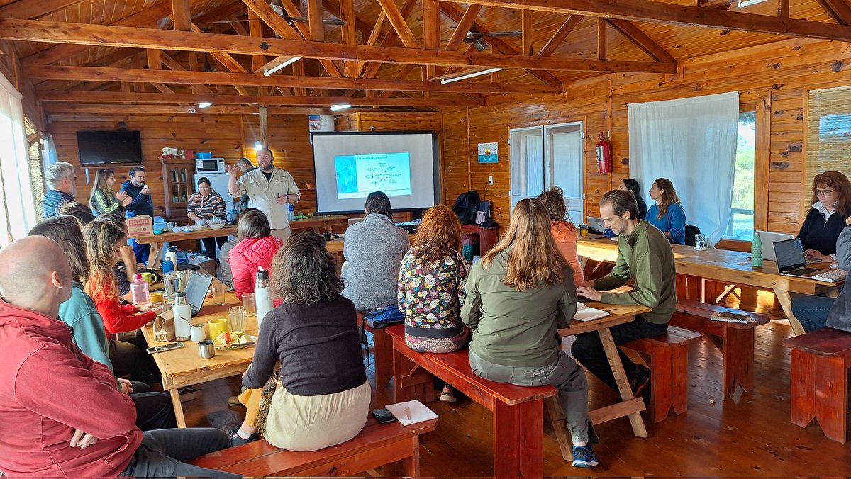 Excelente capacitación para periodistas sobre Net Zero y Transición Energética organizada por Earth Journalism Network (EJN), <a href="/BancodeBosques/">Banco de Bosques</a>, <a href="/claves21/">Claves21</a> y <a href="/PxP_LAC/">Periodistas x el Planeta</a>. Con <a href="/prismatic_chaco/">Prisma TIC</a> estamos representando a la provincia 🙌✨️