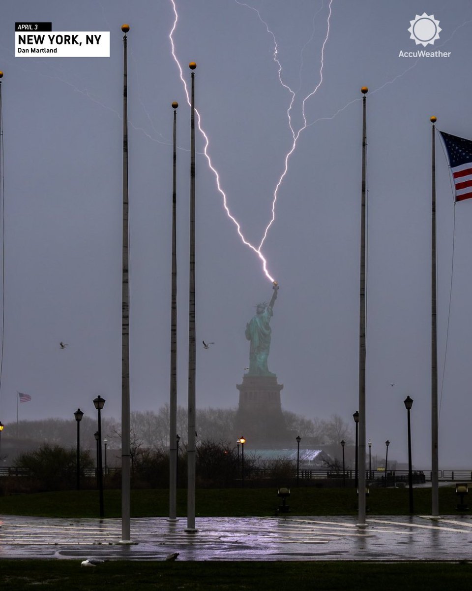 Lightning struck the Statue Of Liberty during a thunderstorm in the New York City area this week ⚡ 📸: @DanTVusa