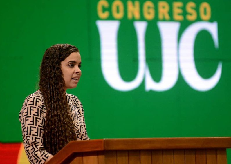 Contundente Declaración de la Juventud cubana, leída por <a href="/MeyvisEstevezE/">Meyvis Estevez Echevarría</a>, nueva Primera Secretaria de la <a href="/UJCdeCuba/">UJC de Cuba</a>, en la clausura del #12CongresoUJC: 

"Fieles a esa historia, hoy nuestra joven generación jura que no dejará morir jamás el ideario y el ejemplo de Fidel".