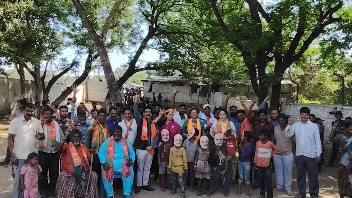 Hugo jhopri sampark sampark ⁦<a href="/narendramodi/">Narendra Modi</a>⁩   
⁦<a href="/RavinderRaina/">Ravinder Raina</a>⁩  
⁦<a href="/AshokKoul59/">Ashok Koul (Modi Ka Parivar)</a>⁩ 
⁦<a href="/tarunchughbjp/">Tarun Chugh</a>⁩   
⁦<a href="/AmitShah/">Amit Shah</a>⁩  
⁦<a href="/priyasethibjp/">Priya Sethi~Former Minister J & K</a>⁩